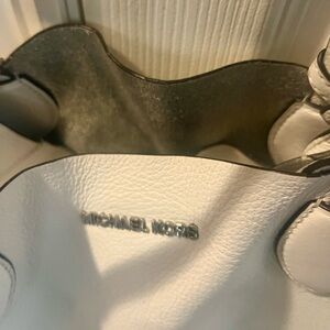 White Micheal Kors bag.  Like new